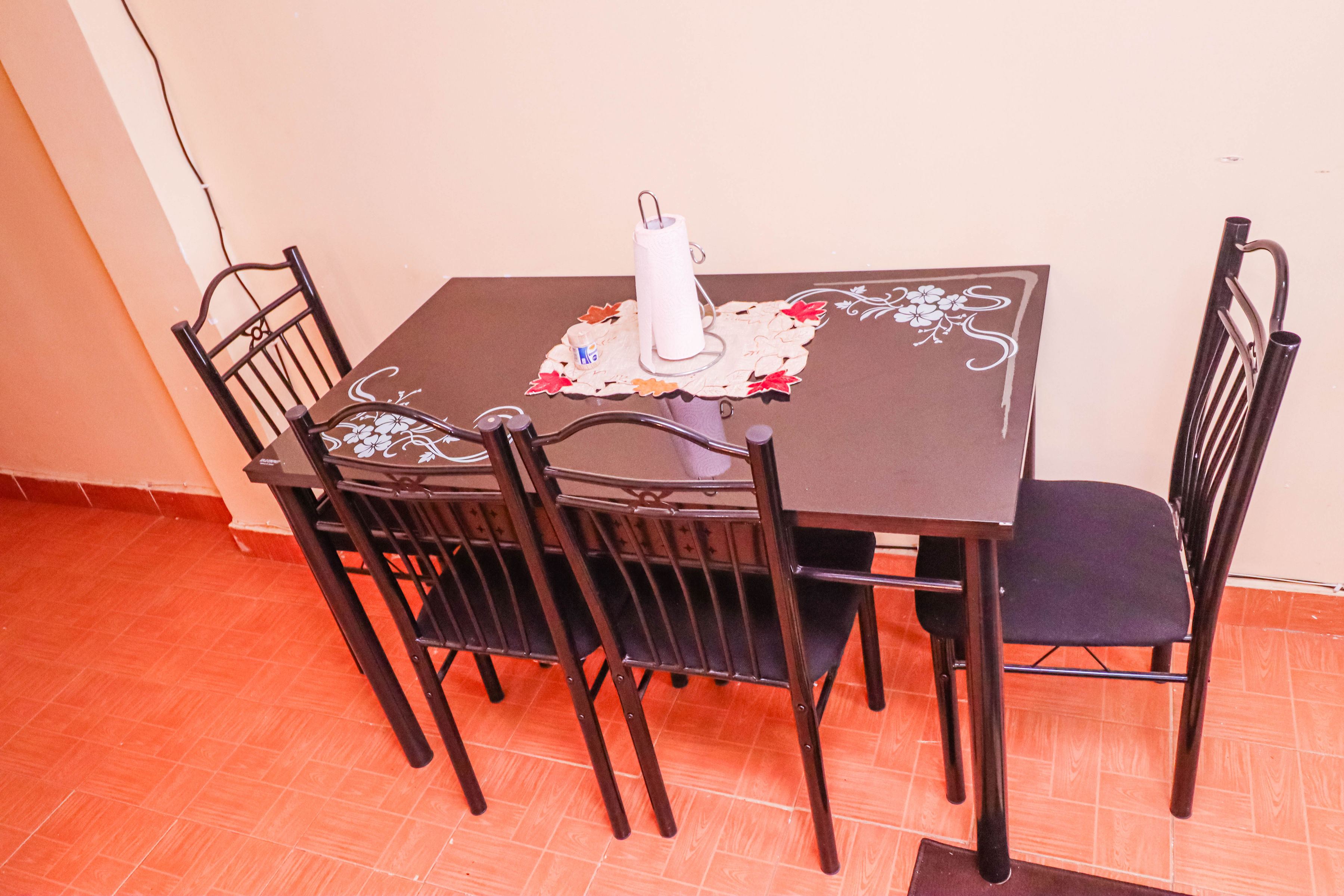Floor 1 · Dining Area