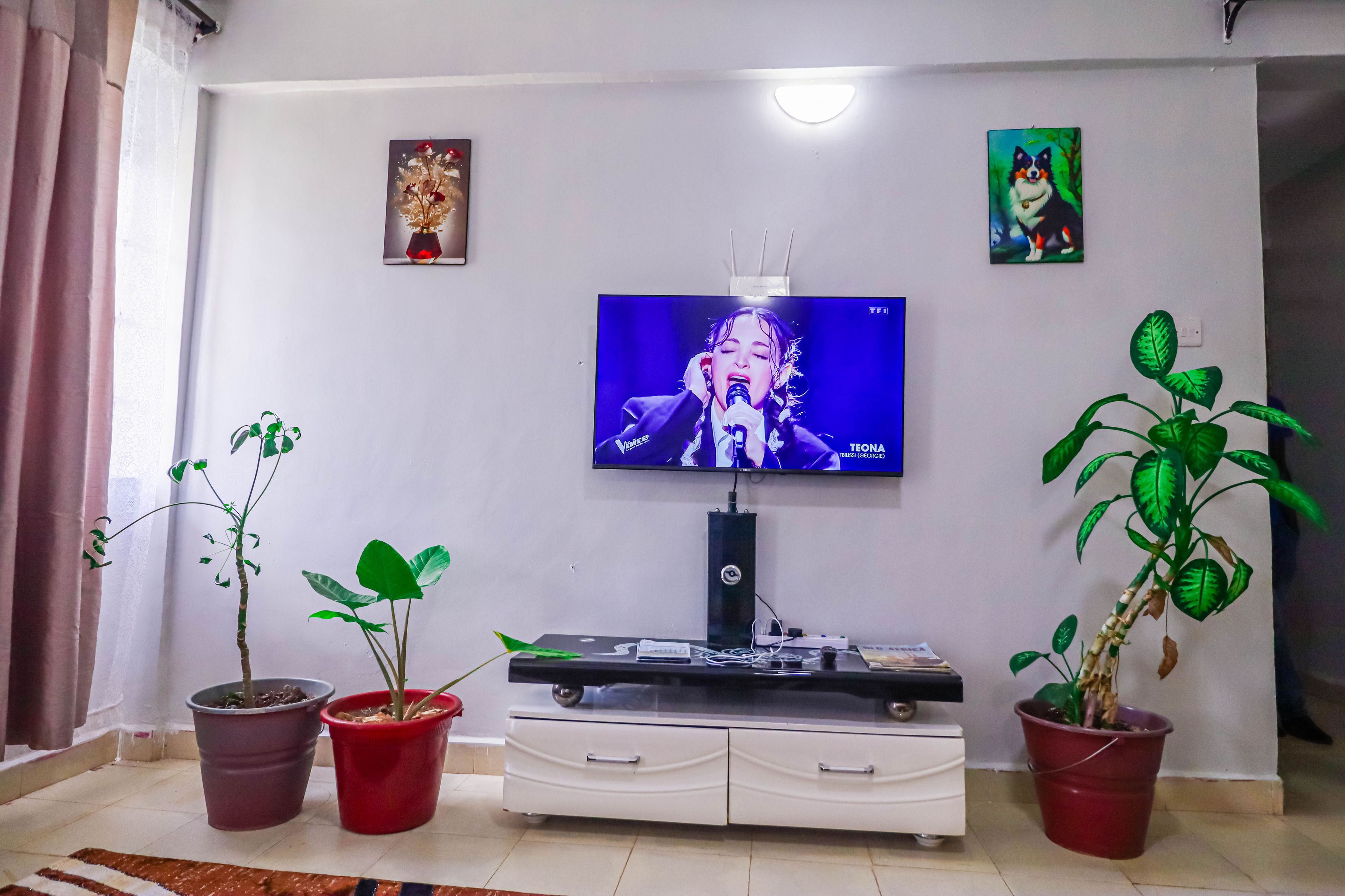 Floor 2 · TV Area